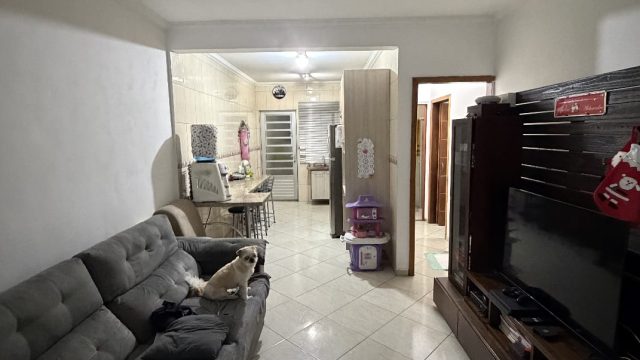 Oportunidade Única: 2 Casas Independentes pelo Preço de 1 em Santo André!